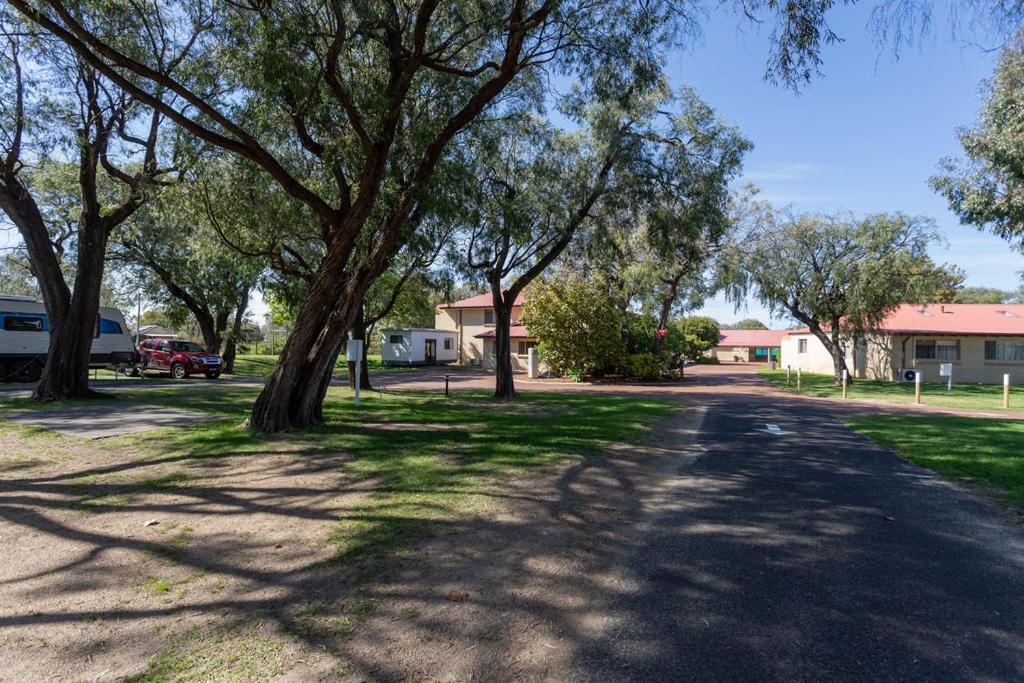 Busselton Villas&Glamping Village Exteriör bild